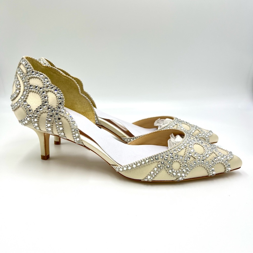 Badgley Mischka Size 8.5 Ivory Satin Jeweled D'Orsay Kitten Heels‎ Pumps Shoes
